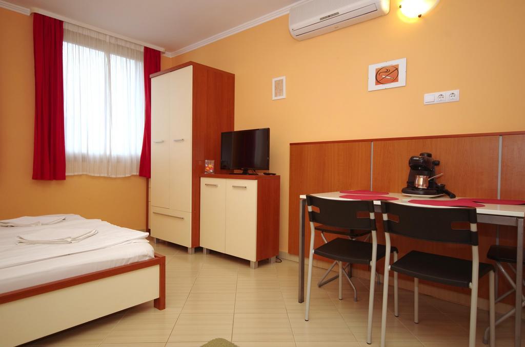 Vararok Apartman Gyula Exterior photo