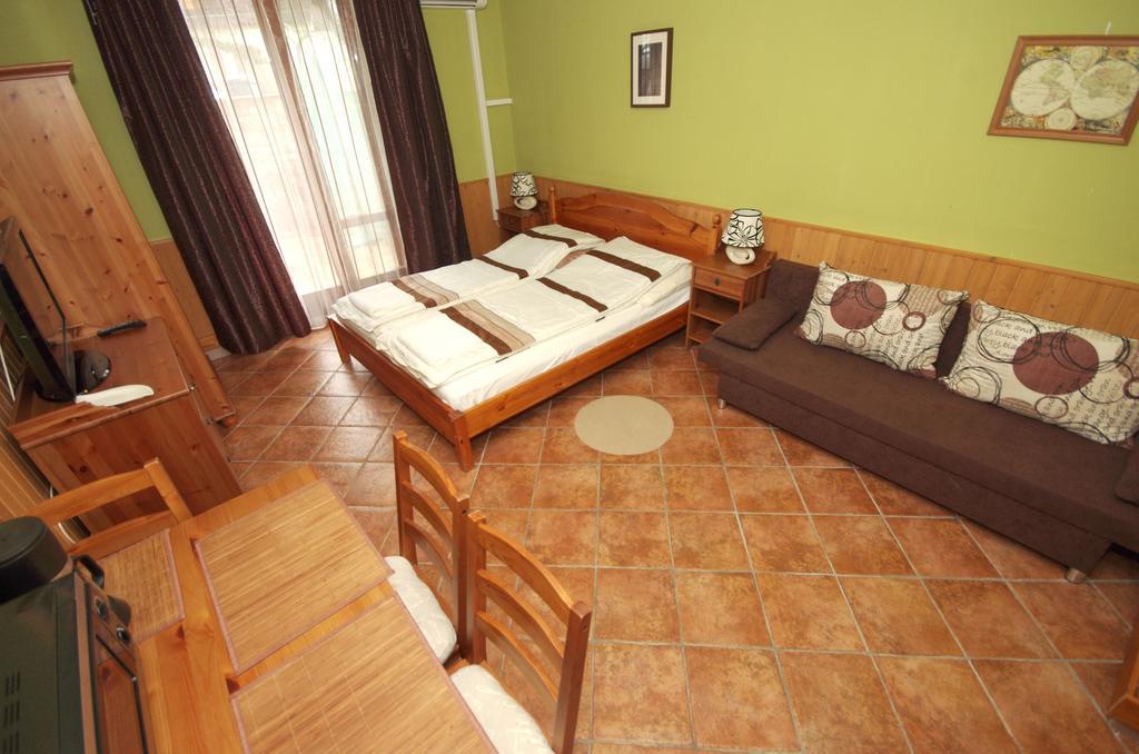 Vararok Apartman Gyula Exterior photo