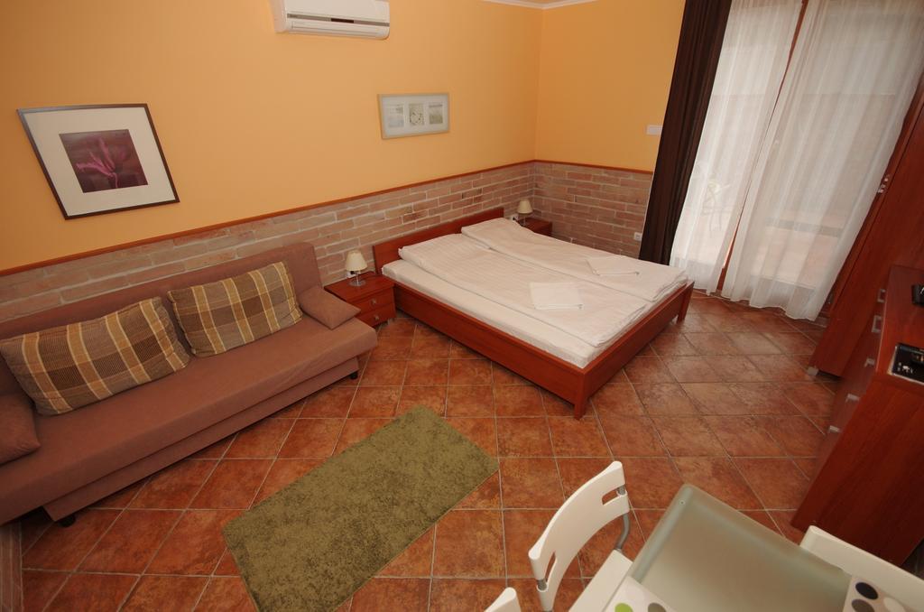 Vararok Apartman Gyula Exterior photo