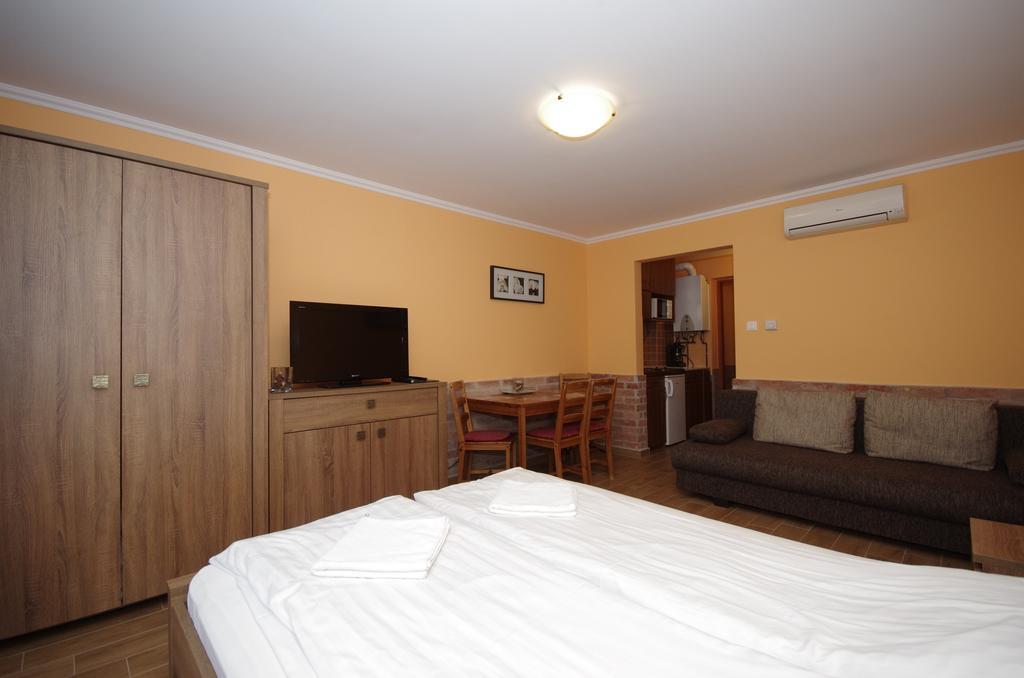 Vararok Apartman Gyula Exterior photo