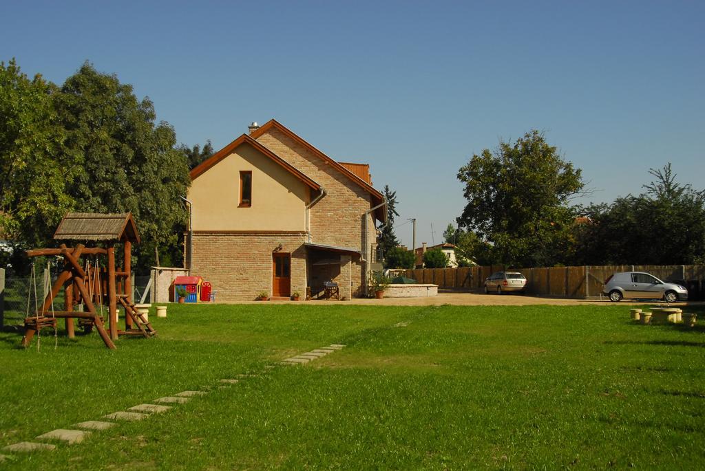 Vararok Apartman Gyula Exterior photo