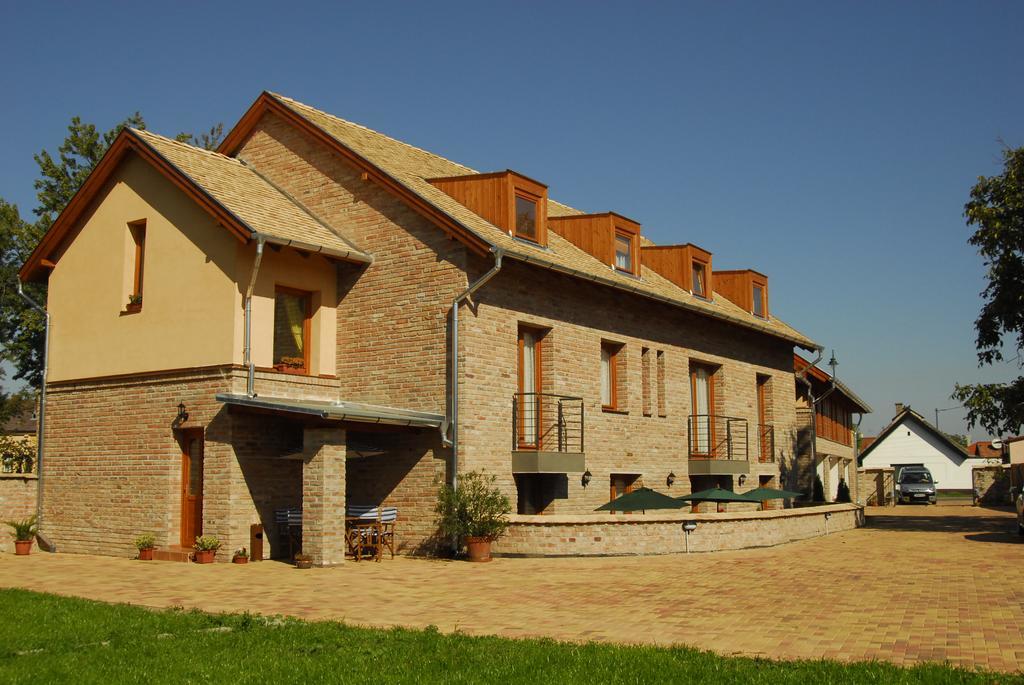 Vararok Apartman Gyula Exterior photo